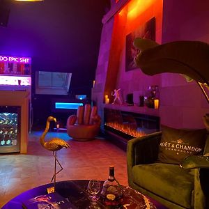 Loco Paradiso - Two Kingsize Beds, Outdoor Terrace, Dj Booth, Bar, Cinema, Bathtub, Kitchen, Airco